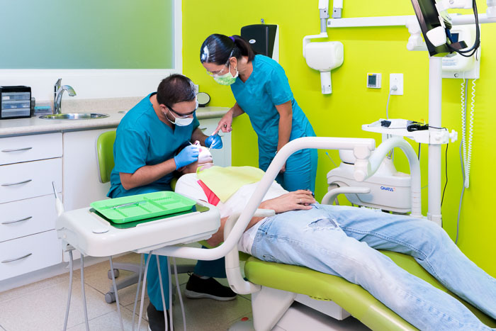 Doctors are performing a dental crown procedure in Cancun.